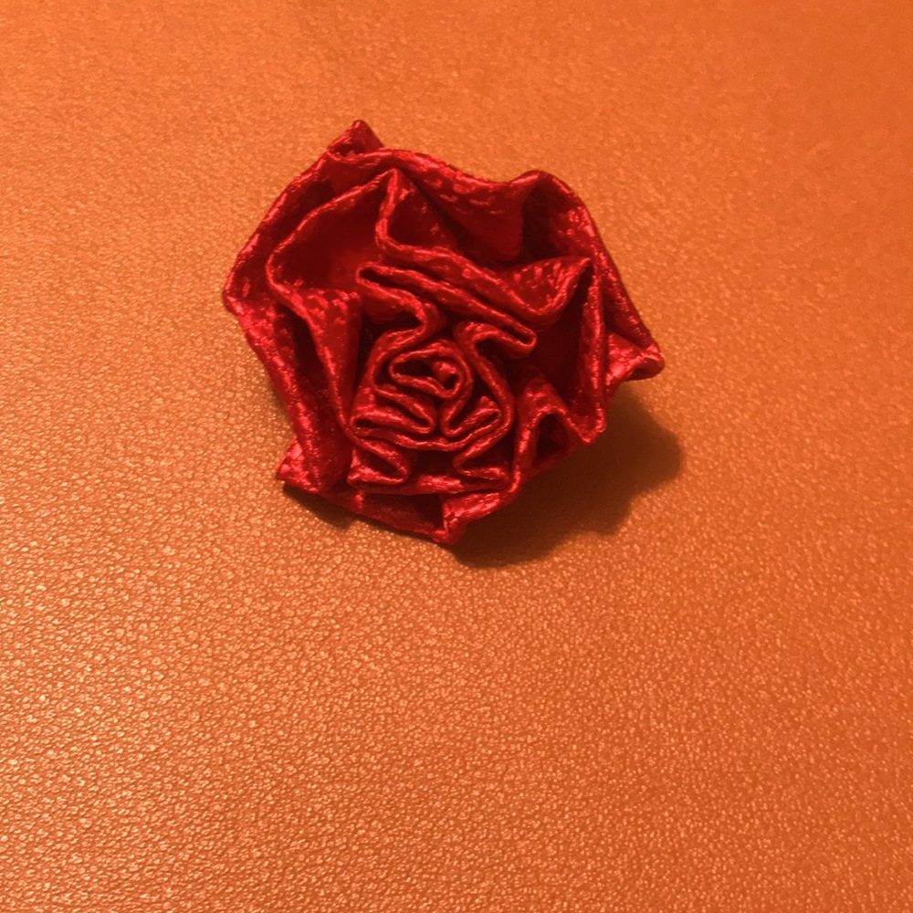 Flower pin